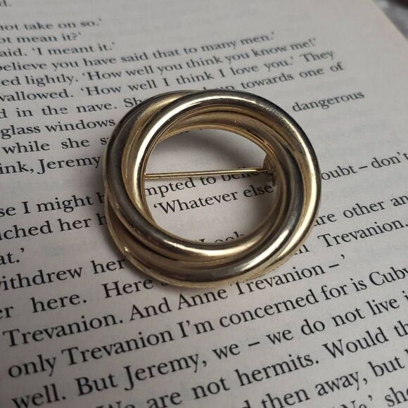 No Brand Jewelry - Vintage Twisted Gold Circle Brooche‎